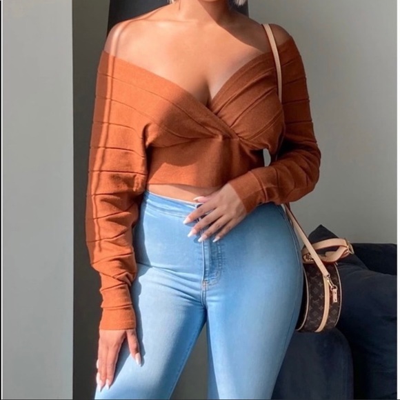 ❄️Cozy Days Overlap Sweater❤️ - Picture 1 of 4